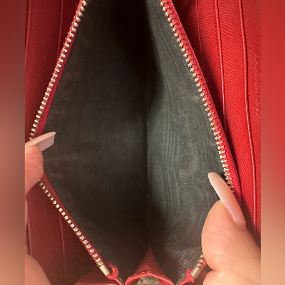 RED PRADA ZIP WALLET - Picture 7 of 10